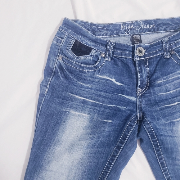 Ariya Jeans Straight Leg/ Flare Low Waisted Denim Jeans - Picture 8 of 14